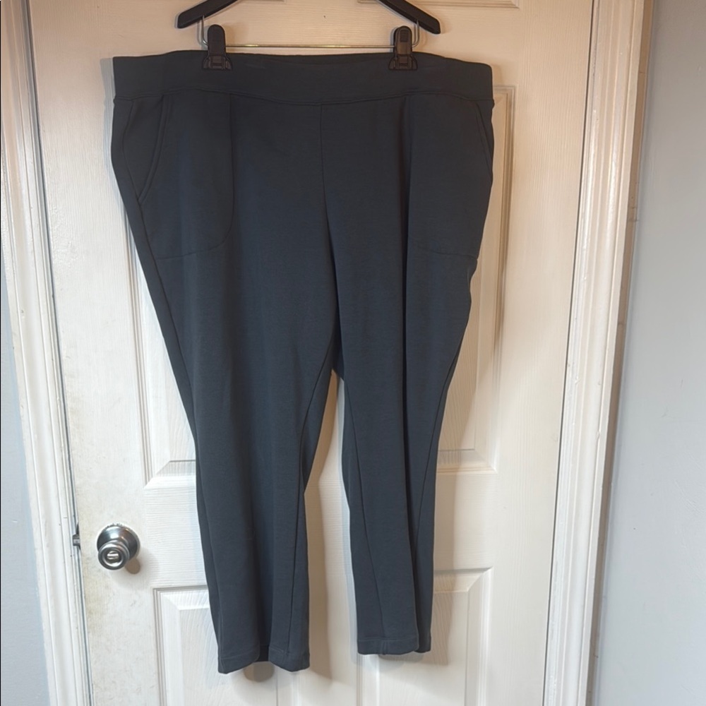 Sleek Black Ankle Cropped Jumpsuit for Modern Elegance